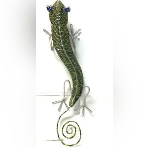 NWT 19 1/2” long gecko lizard green figurine glass beads